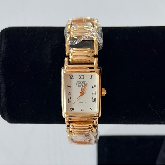 Giorgio Beverly Hills Women’s Quartz Gold-Tone Watch - Picture 4 of 16